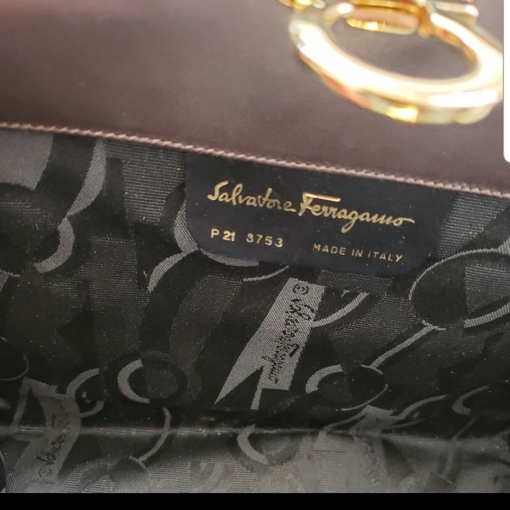 FERRAGAMO leather clutch with gold strap - Picture 8 of 8